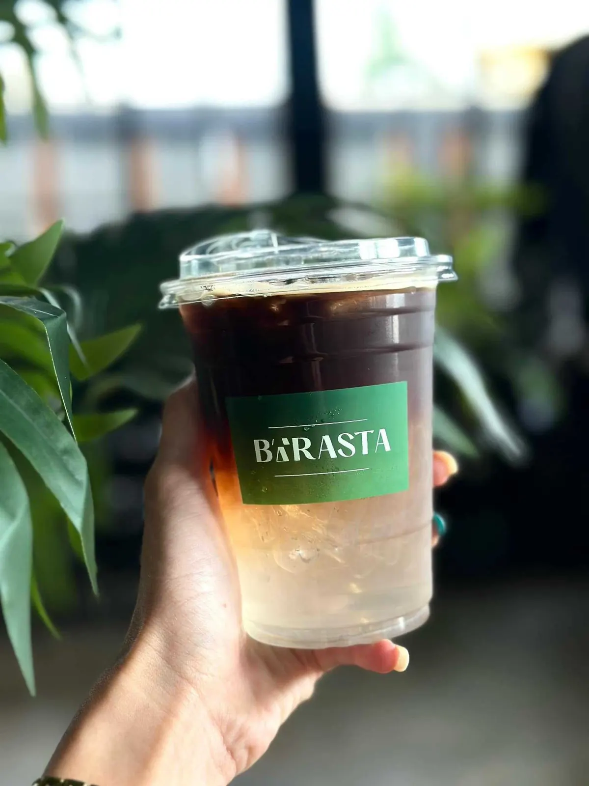กาแฟเย็นในแก้วบาราสต้า